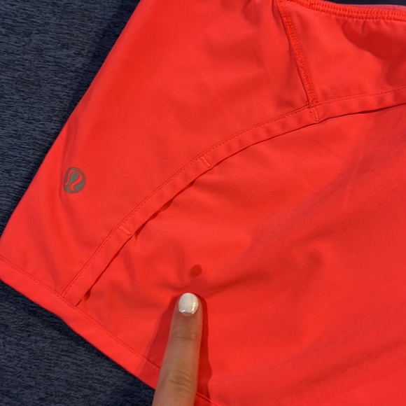Lululemon shorts size 4, 2’5inches, high rise - Picture 3 of 3